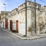 Uno dei tanti edifici diroccati dell'area 